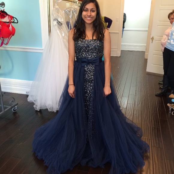 Prom dress - Picture 1 of 2